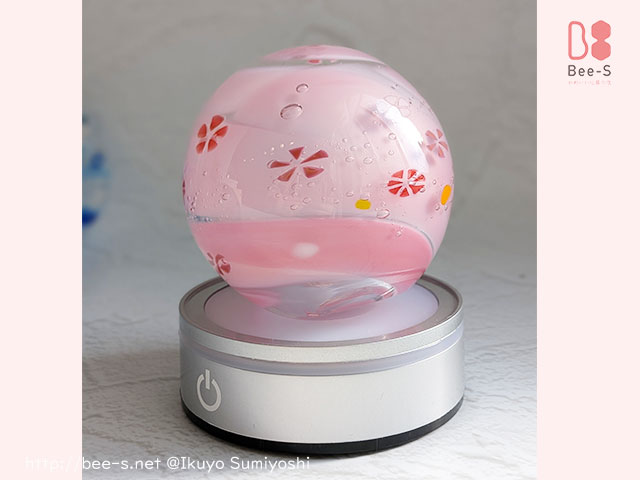 和紙からガラスへ盆提灯の進化。盆ランプがかわいい。