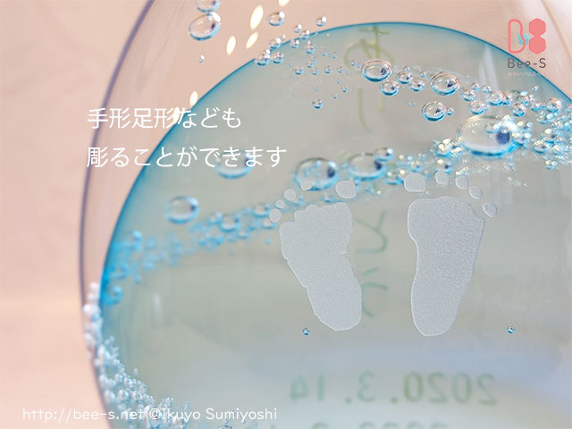 ガラス位牌の文字入れ 手形足形などもいれられます かわいい位牌