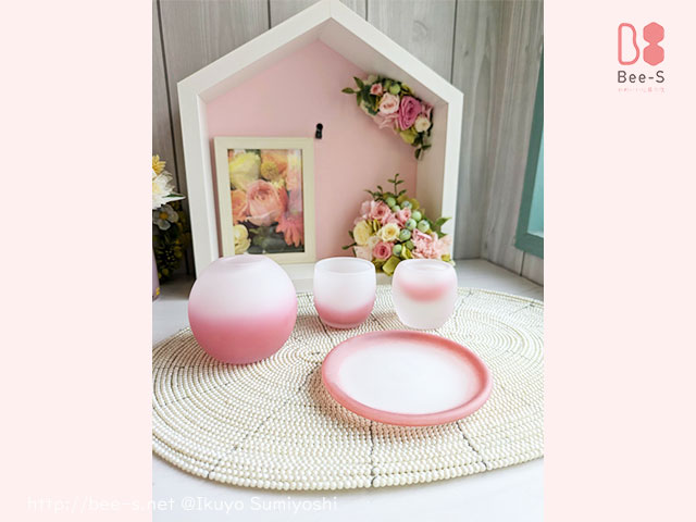 いちごみないなかわいいピンクの仏具セット。お皿もつくりました