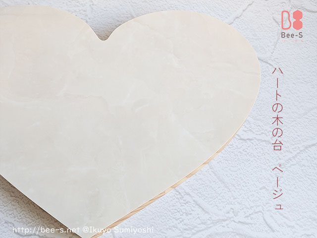 かわいいお仏壇　赤ちゃん用子ども用に作ったハートの木の台は愛おしさを空に届ける架け橋です