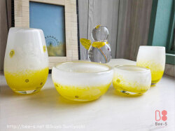 ひまわりの仏具セット　黄色の仏具は華やかでかわいい　お位牌も黄色の羽