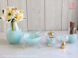 ミントグリーン　ガラス仏具セット　おしゃれでかわいい手元供養　おとなかわいいスワロ付き