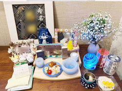 ブルーの仏具　かっこよくてかわいいガラスの供養の場所