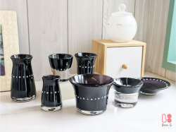 ガラス仏具　黒くてかっこいい手元供養品　スワロがついてキラキラシックでモダンな仏具