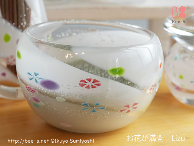 香炉・火立・花立・仏飯器・茶湯器・線香立を組み合わせたLizuのかわいいガラス仏具セット