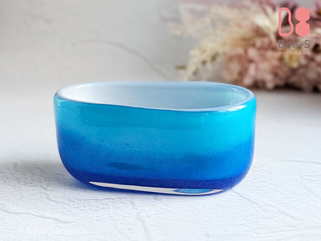 手元供養品にぴったりの横置き香炉の仏具です。ブルーのグラデーションがきれいな香炉