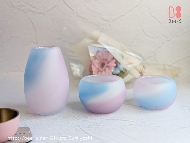 キラキラ輝くガラス製仏具セット