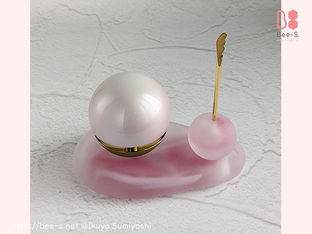 かわいい仏具、かわいいお仏壇にピンクのたまゆらりん。かわいいねって話がはずみます